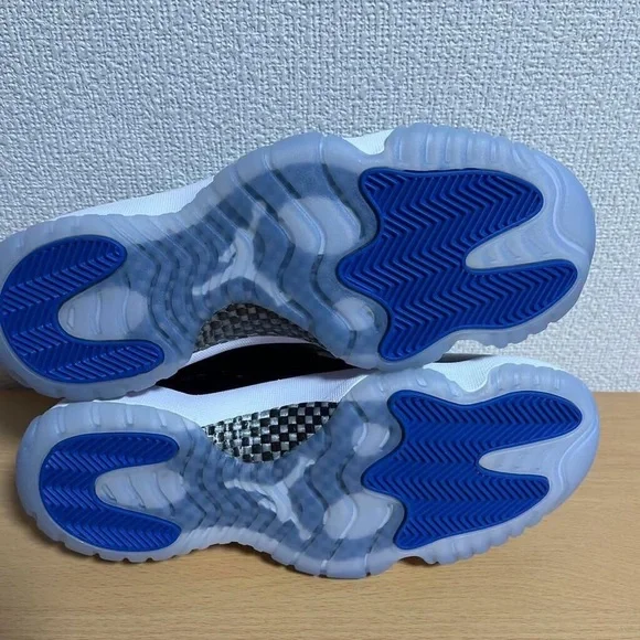 Nike Air Jordan 11 Retro Low - Picture 4 of 4